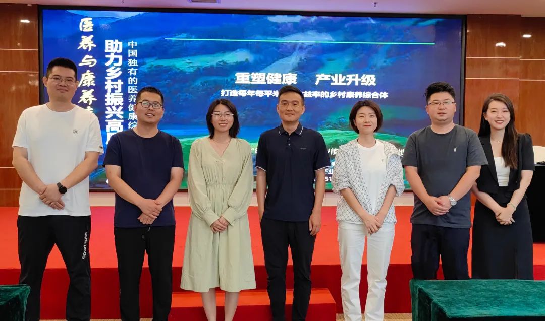 凝聚青年力量，助力乡村振兴。.jpg