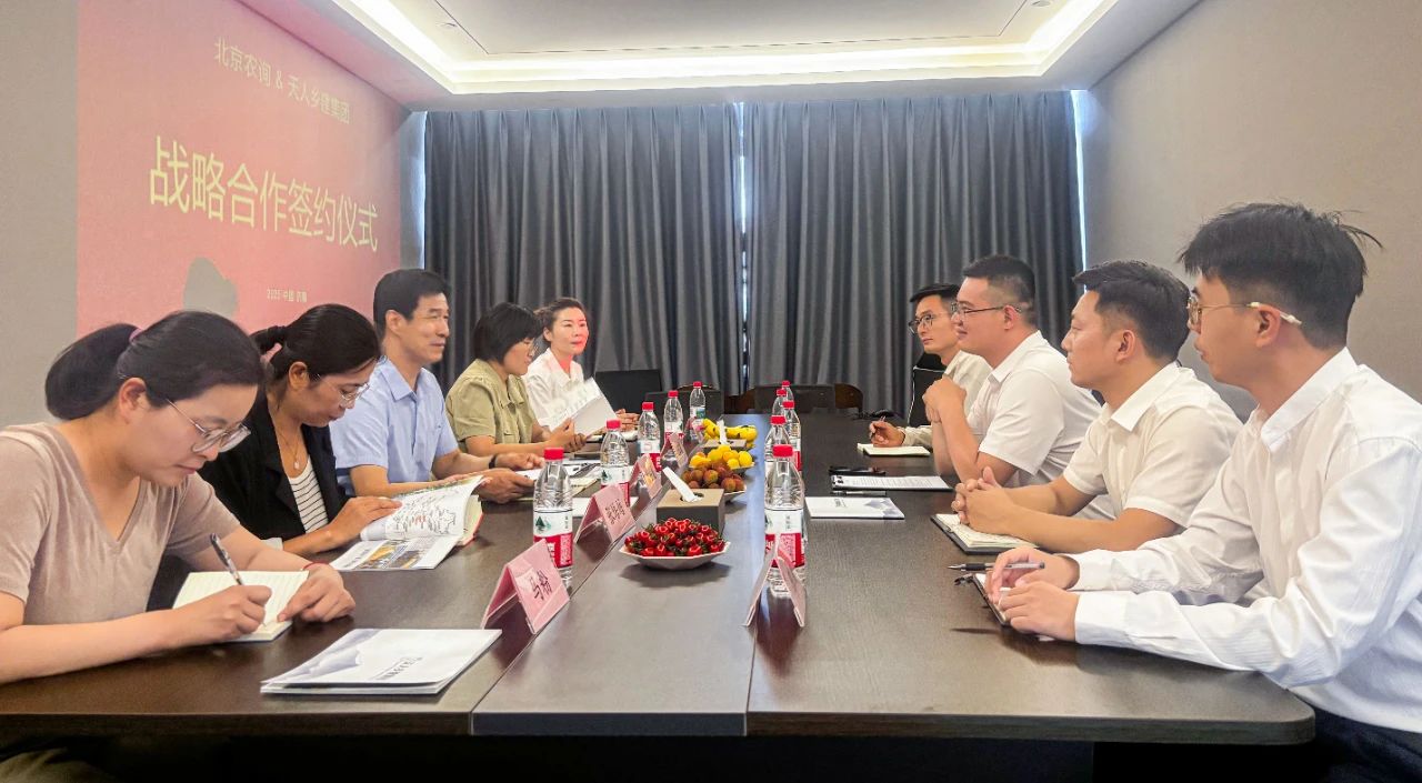 座谈会上，北京农询公司总经理刘士龙一行对集团在乡村振兴领域的建设理念、.jpg