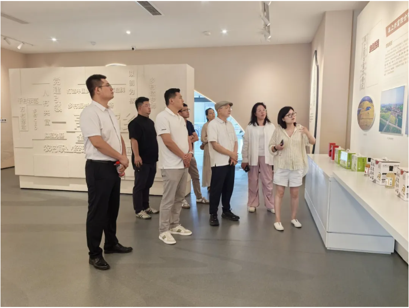 此次座谈考察是校企协同助力乡村振兴的生动实践2.png