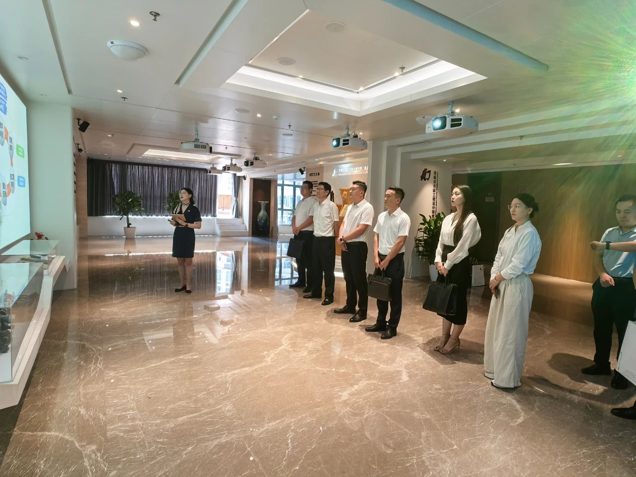 二、政企合作 深入交流2.jpg